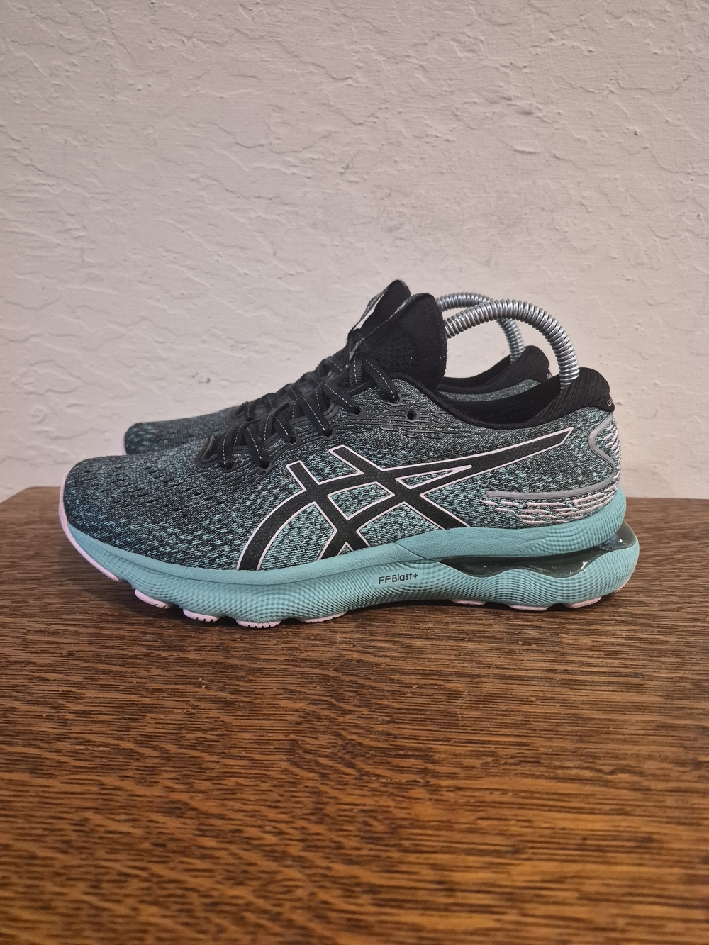 ASICS Gel-Nimbus 24 Athletic Running Shoes
Women's Size US 8.5